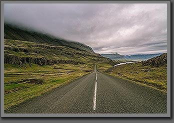 Icelandic road photo
